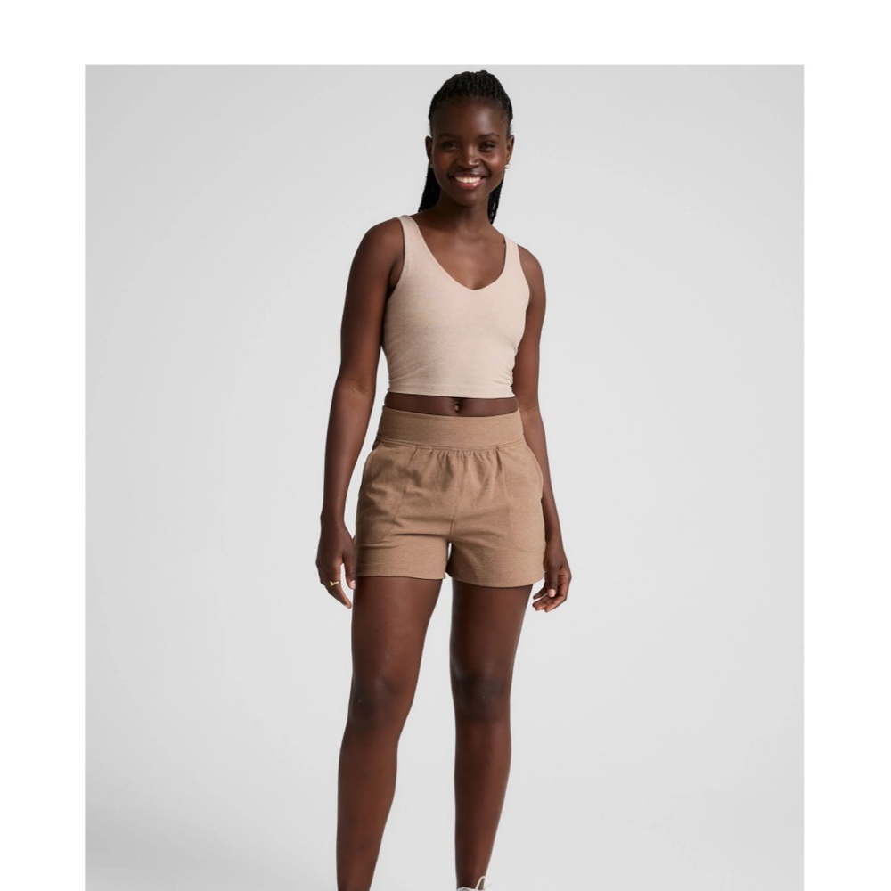 Beyond Yoga Dessert Sand 3” Shorts